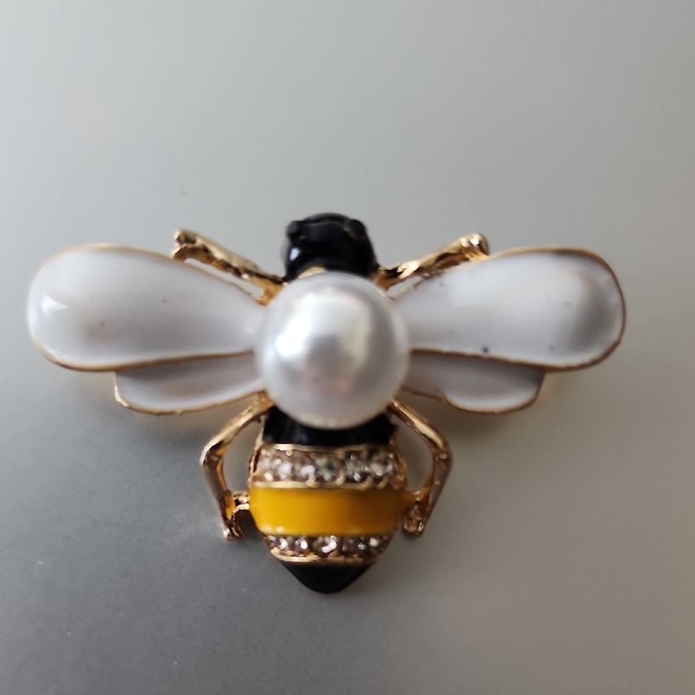 Gold and White Bee Brooch SIMIMULATED PEARL and Enamel Wings